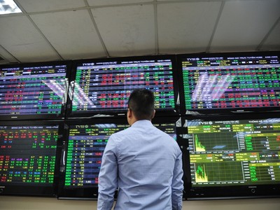 Giữ tiền mặt, tranh thủ các nhịp điều chỉnh để giải ngân