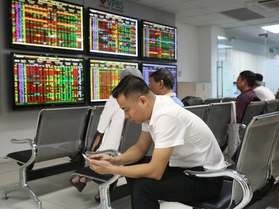 Chứng khoán phái sinh tuần qua: Ngại rủi ro nhưng lo mất phần