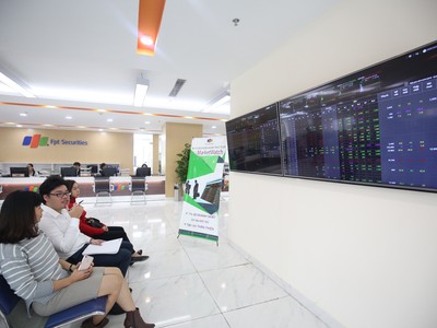 Chuyện của 2 kênh tài trợ vốn