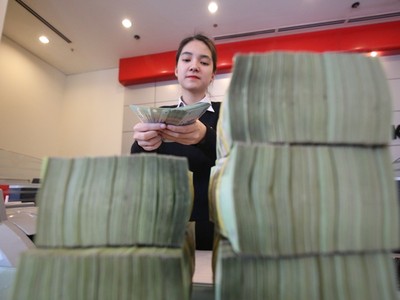 Ngân hàng lãi lớn từ mảng dịch vụ