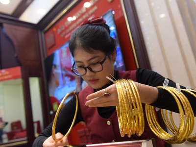 Giá vàng hôm nay ngày 4/3: Fed hạ lãi suất, giá vàng tăng sốc 800.000 đồng/lượng