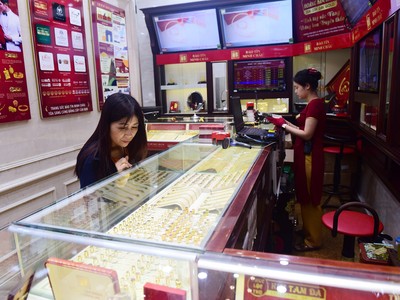 Giá vàng hôm nay ngày 27/12: Vàng thế giới vọt tăng sau kỳ nghỉ lễ, trong nước giảm nhẹ