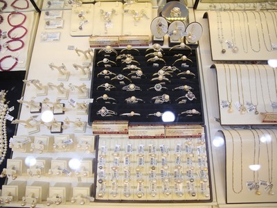 Giá vàng hôm nay ngày 31/8: Vàng SJC đảo chiều giảm, vẫn cao hơn thế giới hơn 17 triệu đồng/lượng