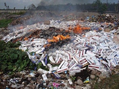 Tiêu hủy thuốc lá lậu