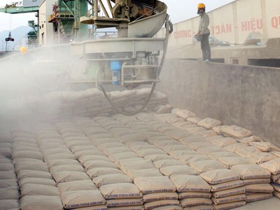 Nhờ duy trì kênh xuất khẩu, doanh nghiệp xi măng đã duy trì được sản xuất, giảm áp lực hàng tồn kho