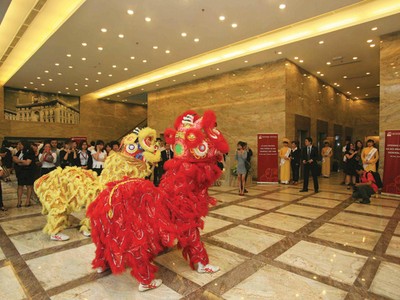 Chào cho thuê văn phòng lúc này là “hên-xui”