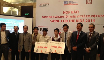 Swing for the Kids thu hút hơn 1 tỷ đồng cho học sinh nghèo vượt khó học giỏi