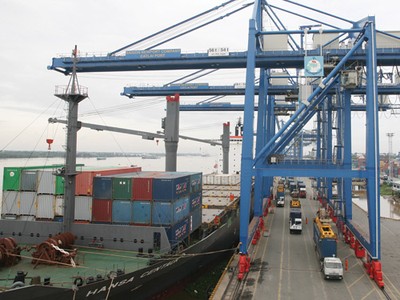 Hàng hóa thông quan tại Tân Cảng Cát Lái (quận 2, TP.HCM)