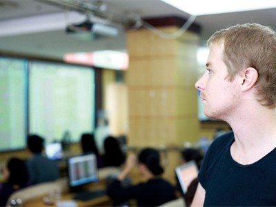 Khối ngoại tham lam?