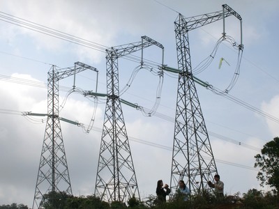Đóng điện sân phân phối 500 kV của Trung tâm Điện lực Vũng Áng