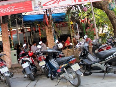 Người Đà Nẵng đến quán cà phê như một mặc định trong giao tiếp và để khởi động một ngày mới