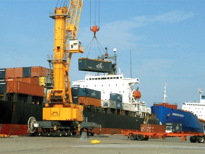 Để tái cơ cấu nền kinh tế, một giải pháp quan trọng là đẩy mạnh cổ phần hóa DNNN