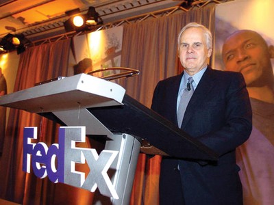 Fred Smith, Chủ tịch kiêm Tổng giám đốc điều hành Tập đoàn Fedex, từng đoạt giải Ernst & Young Entrepreneur Of The Year Mỹ