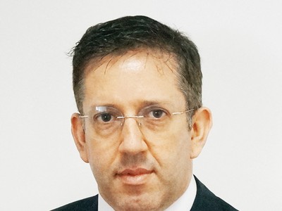 Tác giả Barry David Weisblatt hiện là Trưởng phòng Phân tích, CTCK VPBank (VPBS)