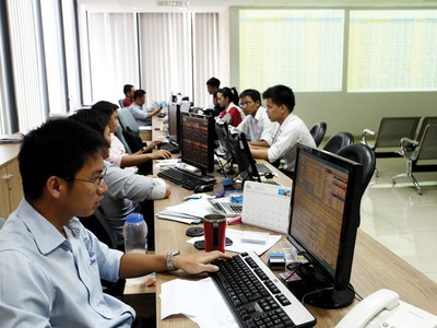 Huy động vốn cổ phần không tạo áp lực trả nợ cho doanh nghiệp - Ảnh: Lê Toàn