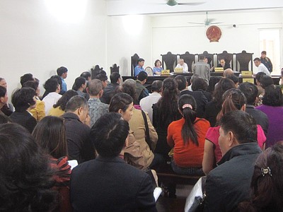 Hàng chục bị hại đã có mặt tại phiên xét xử Lê Hồng Bàng