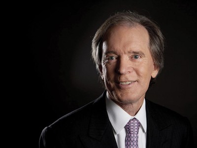 Tập đoàn quản lý tài sản Janus Capital Group Inc. 
thu hút được hơn 1 tỷ USD vào quỹ trái phiếu của mình sau khi tuyển dụng ngôi sao trong lĩnh vực quản lý quỹ trái phiếu Bill Gross về làm Giám đốc Quản lý 
danh mục.
