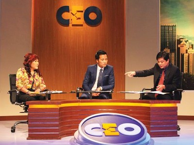 Ông Nguyễn Tuấn Việt, CEO Công ty cổ phần Kinh doanh Ô tô Thủ đô (giữa) sẽ là vị CEO tham gia thử sức với bài toán này