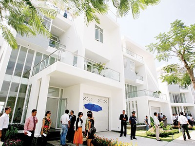 Để hấp dẫn nhà đầu tư ngoại, tính minh bạch của thị trường bất động sản Việt Nam cần tiếp tục cải thiện - Ảnh: Lê Toàn