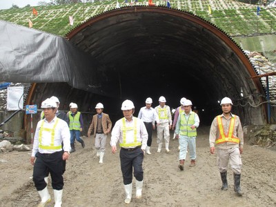 Lãnh đạo Bộ Giao thông - Vận tải kiểm tra, đôn đốc thi công Dự án hầm Đèo Cả