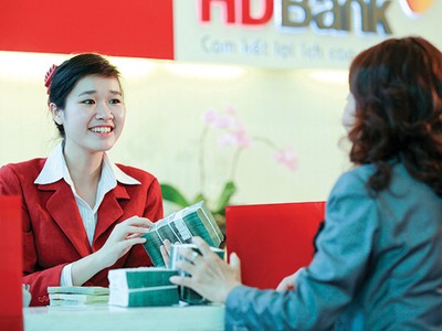 Các nhà băng đang tích cực tung ra nhiều gói 
tín dụng lãi suất ưu đãi cho người vay mua nhà - Ảnh: Lê Toàn