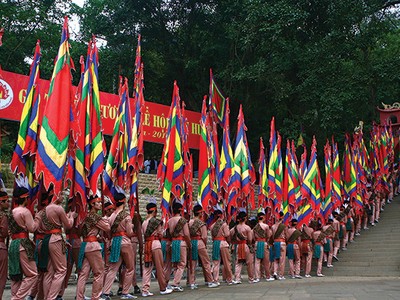 Cứ đúng ngày 10/3 cúng giỗ Tổ tiên, con Hồng cháu Lạc lại tụ hội về Đền Hùng để hướng về cội nguồn dân tộc - Ảnh:Trung Kiên