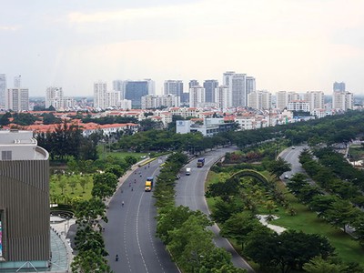 Những ngày nắng chang chang, người ta mới thực sự thấy quý những mảng xanh - Ảnh: Lê Toàn