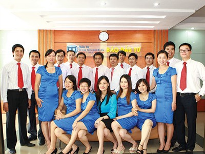 Từ năm 2007, đội ngũ làm Báo Đầu tư Chứng khoán liên tục được bổ sung, hiện có gần 30 nhân sự chuyên trách trong Tòa soạn Báo Đầu tư có gần 200 nhân sự