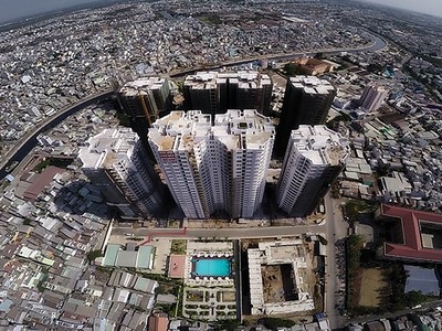 Hình thực tế tháng 5/2015, toàn bộ Dự án Him Lam Chợ Lớn đã xây xong, bắt đầu bàn giao cho khách hàng từ tháng 9/2015. Giai đoạn 2 của Dự án đang được mở bán với giá 1,65 tỷ đồng/căn 85 m2 nhưng người mua được trả chậm trong 5 năm
