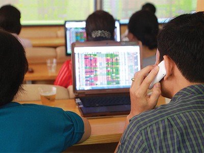 Trong cuộc “lột xác “của nhiều DN niêm yết, vai trò của các NĐT cá nhân tăng lên đáng kể