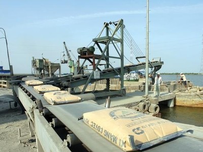 Ngành xi măng đã trải qua giai đoạn tái cơ cấu quan trọng từ năm 2012 đến 2014. Ảnh: Đ.T