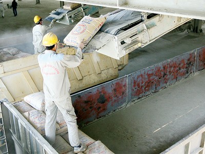 Các DN xi măng khá "bình thản" với sức ép hàng giá rẻ từ Trung Quốc - Ảnh:Hoài Nam