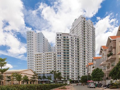 Khu căn hộ cao cấp Him Lam Riverside, (quận 7). Giai đoạn I, toàn bộ khách hàng đã dọn vào ở từ cuối năm 2013, giai đoạn II đang bàn giao 450 căn hộ cho khách hàng