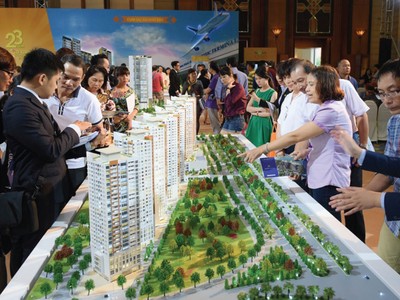 Nhiều người có tiền dư dả chọn mua căn hộ tại dự án bất động sản để cho thuê lại. Ảnh: Lê Toàn