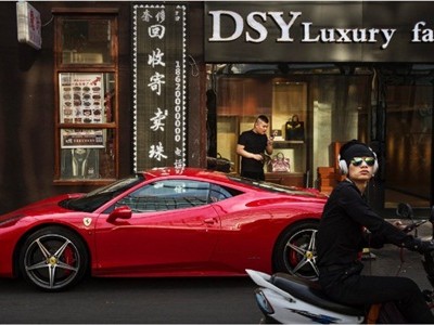 Các thương hiệu xa xỉ châu Âu đang gặp khó tại Trung Quốc. Ảnh: AFP