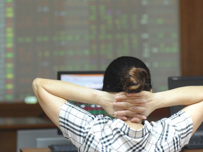 Các nhóm cổ phiếu dẫn dắt thị trường đã lần lượt có sóng