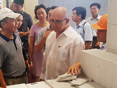 Bộ trưởng Bộ Xây dựng Cuba đã có chuyến thăm thực tế tại các nhà máy 
sản xuất vật liệu xây dựng của Viglacera