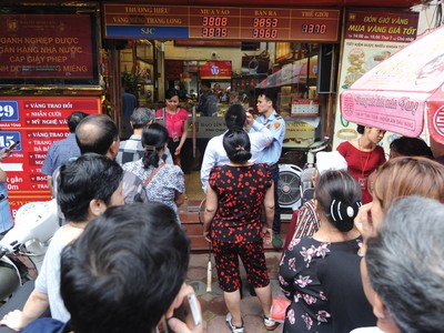 [interActive] Vàng trong bơ, tiền trong dân, huy động cách nào?