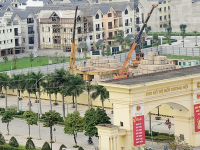 Nhiều khách hàng mua nhà liền kề, biệt thự tại Dự án Khu đô thị Dương Nội lo sợ lô đất mình đã mua bị chủ đầu tư thế chấp ngân hàng. Ảnh: Dũng Minh