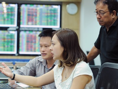 Nhiều đơn vị tư vấn là các công ty chứng khoán, công ty luật... bận rộn với các hợp đồng tư vấn M&A