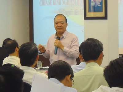 Ông Hoàng Minh Châu trong một buổi nói chuyện với các doanh nhân về quản trị doanh nghiệp