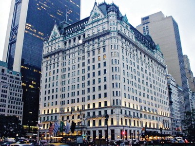 Plaza Hotel, viên kim cương quý trên vương miện của đế chế bất động sản Donald Trump cũng đã được bán cho Hoàng tử Ả Rập Xê út và nhà đầu tư Singapore