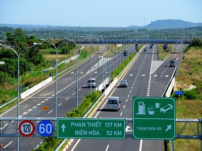 Tuyến cao tốc Bắc Nam phía Đông đoạn Tp.HCM - Long Thành - Dầu Giây do VEC đầu tư được đưa vào khai thác năm 2014 đã tạo cú hích cho thu hút đầu tư khu vực Đông Nam Bộ