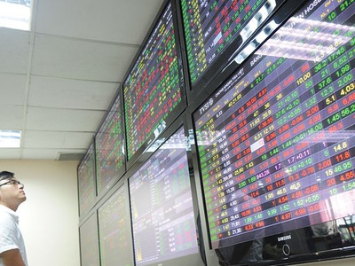 Phiên 10/11, VN-Index tăng gần 1,2%, đóng cửa tại 678,17 điểm