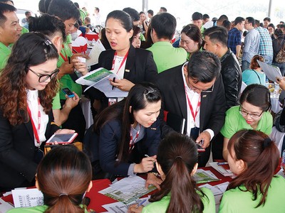 Sau 3 tuần chính thức công bố chào bán ra thị trường, Dự án SaiGon Village đã trở thành tâm điểm của phân khúc đất nền với 450 sản phẩm đã được khách hàng đặt mua