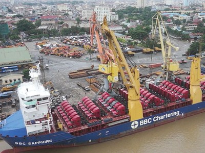 Xe đầu kéo do TCH nhập về cảng Hải Phòng