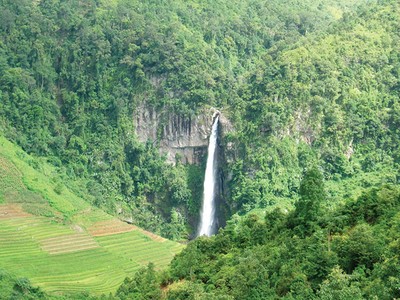 Dải lụa giữa lưng chừng trời...