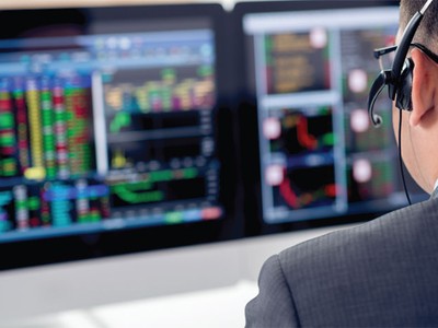 Broker, góc khuất phía sau bảng điện tử lấp lánh