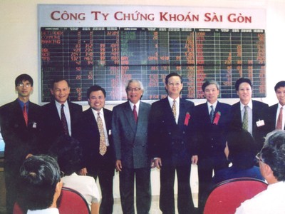 Ngày đầu thành lập, SSI có vốn điều lệ 6 tỷ đồng và là công ty chứng khoán tư nhân đầu tiên trên TTCK  Việt  Nam