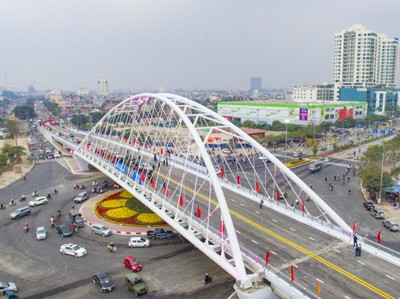 Thông xe cầu vòm thép khổng lồ đẹp nhất Việt Nam